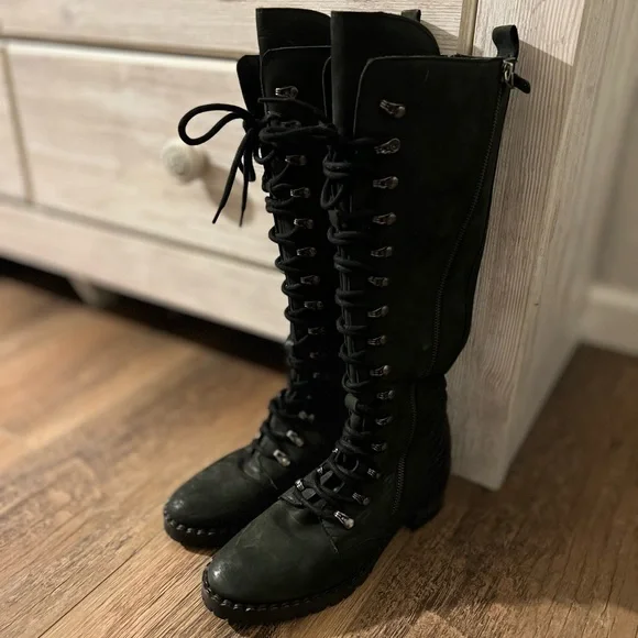 Beautiful lace up boots they are a little narrow - Picture 2 of 7